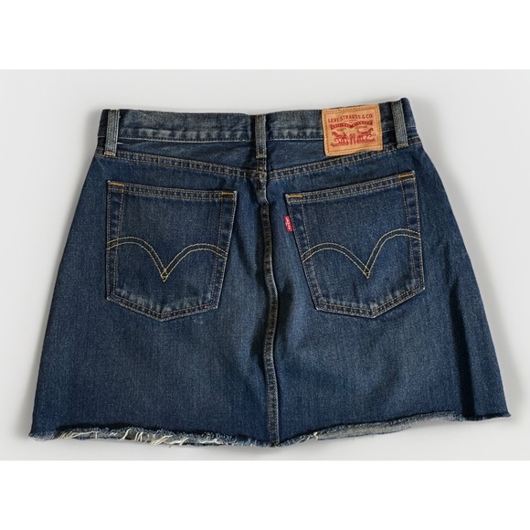 Levi's Blue Denim Mini Skirt Raw Hem Women's Size Small 28" Waist NNT Classic - Picture 5 of 11